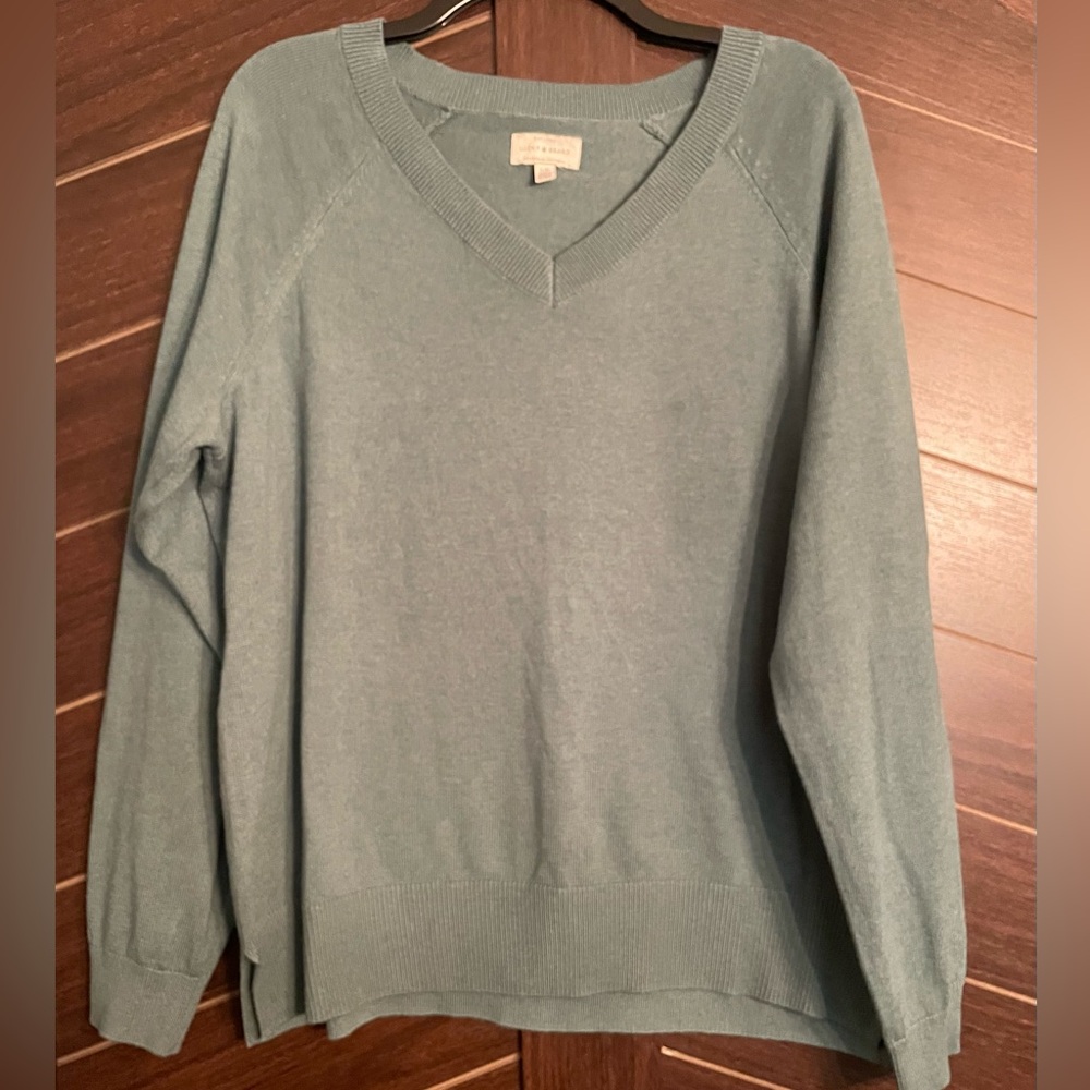 Lucky Brand V Neck sweater in Sea Pine size large